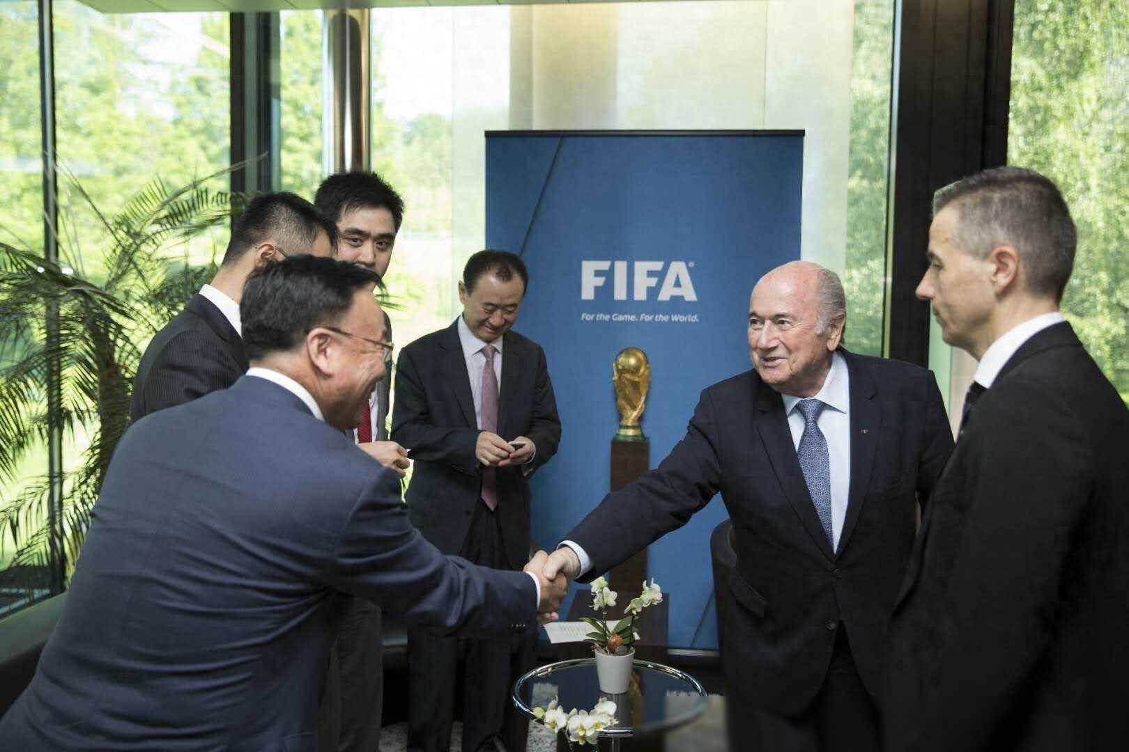 关于上海上港客场负于大连一方，遭遇连败的信息